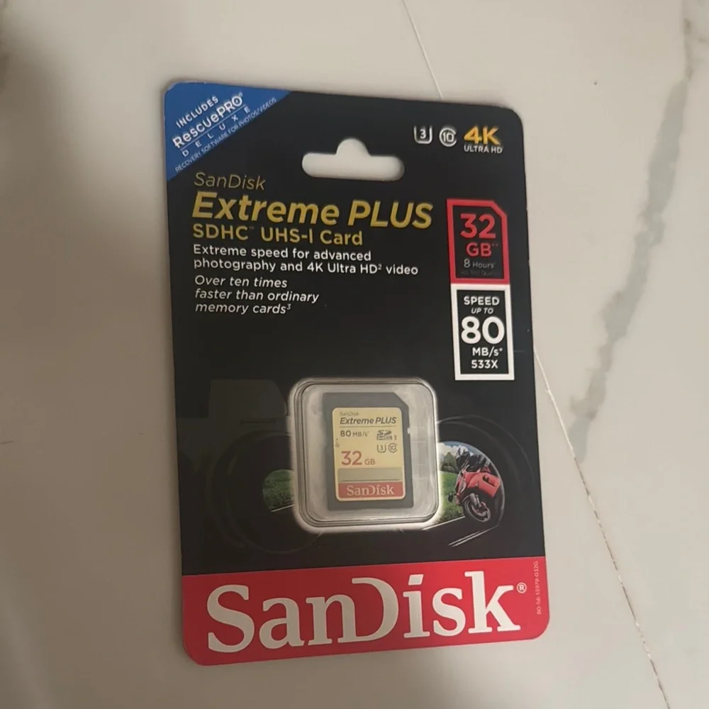 SanDisk Extreme PLUS 32GB SDHC Card